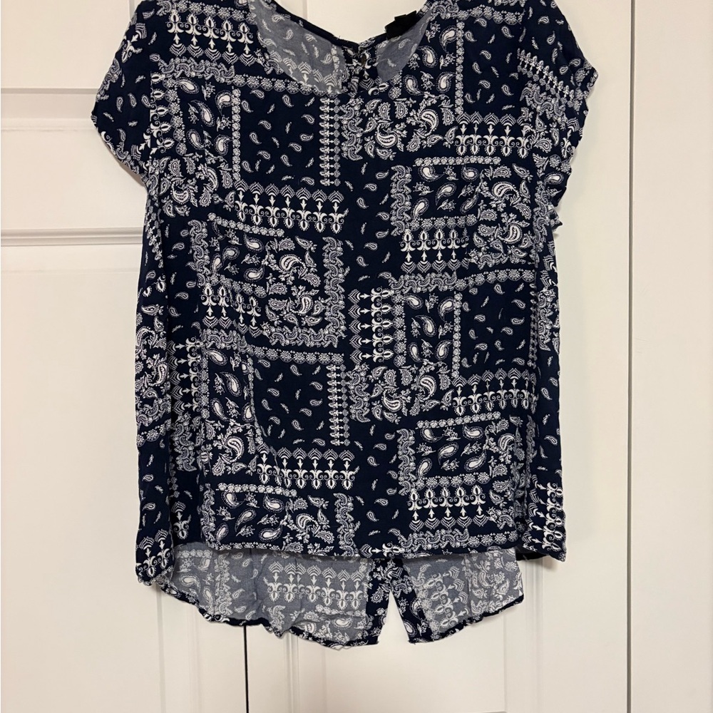 Jones New York Navy and White Patterned Blouse